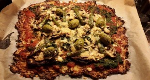 LCHF pizza med bund af blomkålsdej