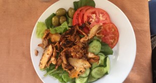 lækker kyllinge kebab salat