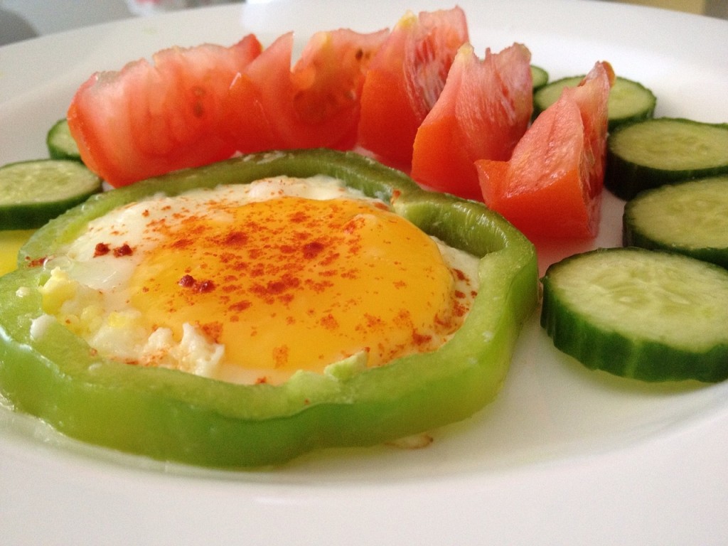 spejlæg med peberfrugt