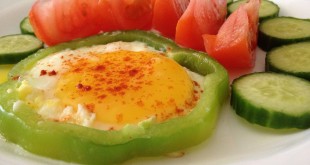 spejlæg med peberfrugt
